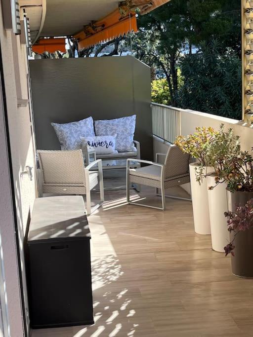 Appartement Avec Terrasse, Vue Jardin Et Piscine Antibes Exterior photo