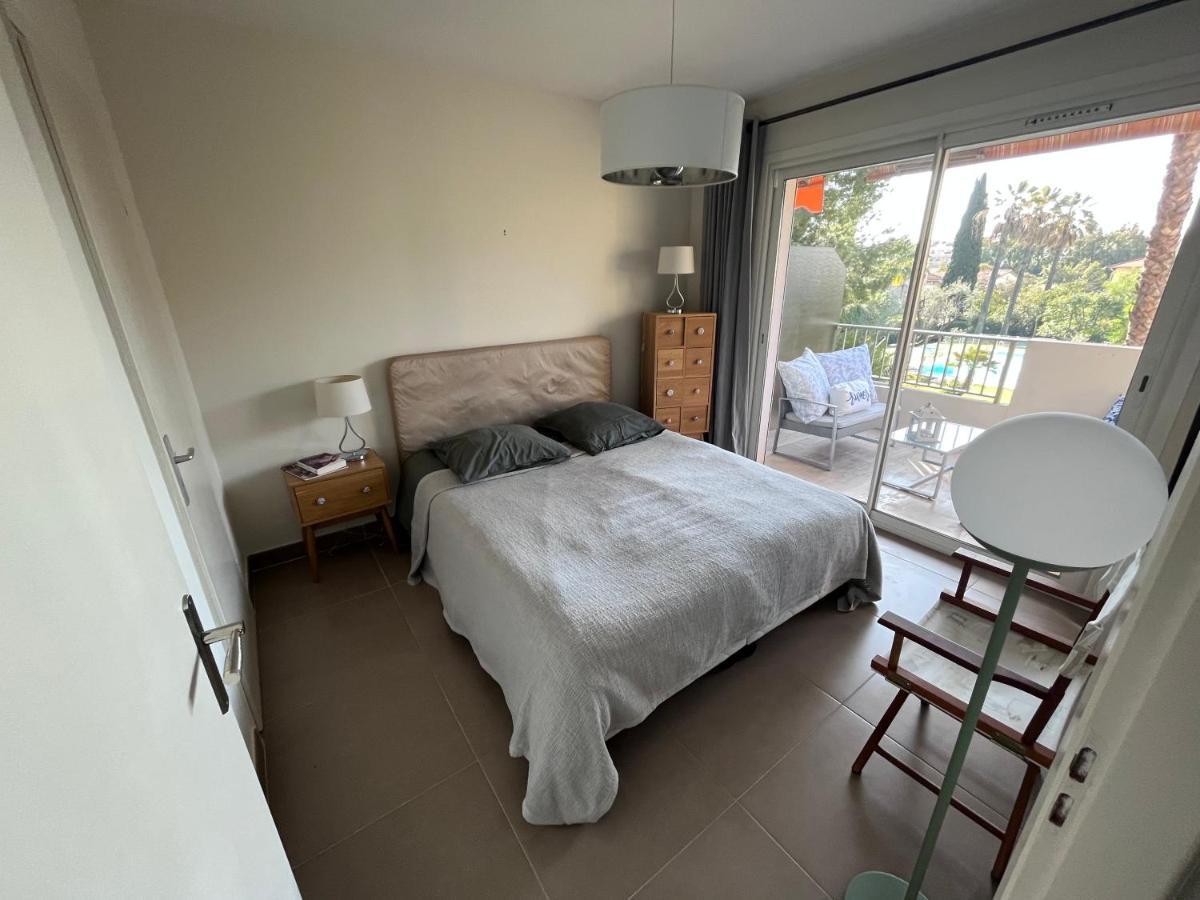 Appartement Avec Terrasse, Vue Jardin Et Piscine Antibes Exterior photo